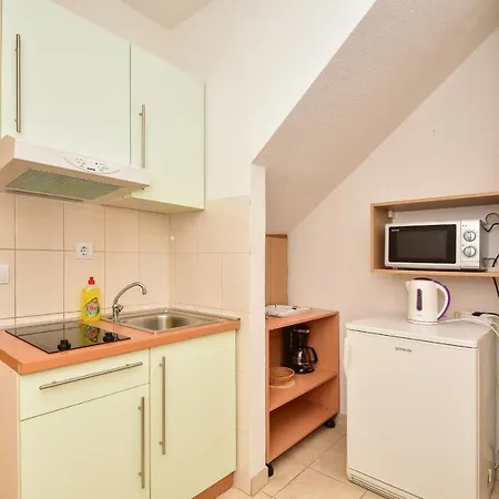 Apartment Mate *