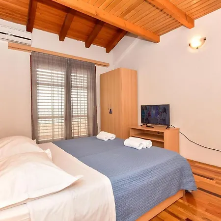 Mate Apartment *