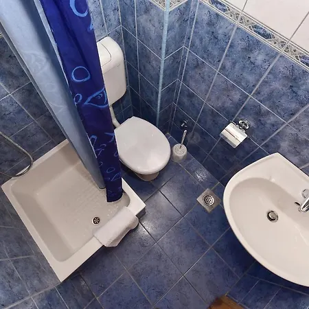 Apartment Mate *